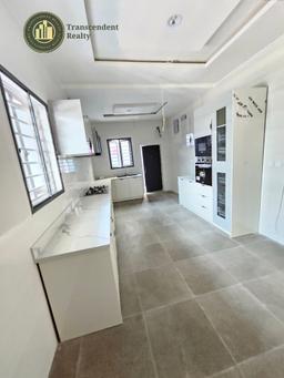 Newly Built Contemporary 5 Bedroom Fully Detached Duplex