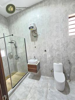 Newly Built, Contemporary 5 Bedroom Fully Detached Duplex