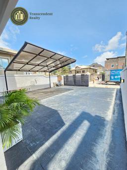 Deluxe 5 Bedroom Fully Detached Duplex