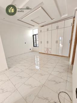 Newly Built Contemporary 4 Bedroom Terraced Duplex