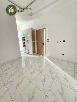 Newly Built Contemporary 4 Bedroom Terraced Duplex