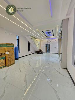 Deluxe 5 Bedroom Fully Detached Duplex with Swimming pool and Cinema