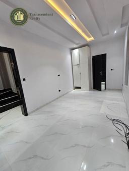 Deluxe 5 Bedroom Fully Detached Duplex with Swimming pool and Cinema