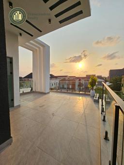 Newly Built Deluxe 5 Bedroom Fully Detached Duplex