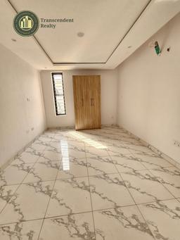 Newly Built Contemporary 4 Bedroom Duplex