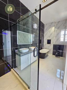 Newly Built Deluxe 5 Bedroom Fully Detached Duplex
