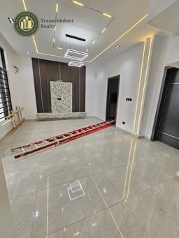 Newly Built Contemporary 4 Bedroom Terraced Duplex