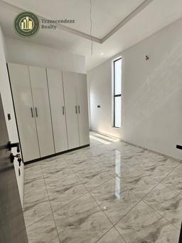 Newly Built Contemporary 4 Bedroom Terraced Duplex