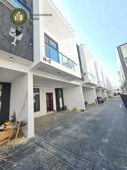 Newly Built Contemporary 4 Bedroom Terraced Duplex