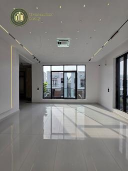 Newly Built Deluxe 5 Bedroom Fully Detached Duplex With A Garden