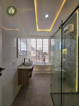 Newly Built Deluxe 5 Bedroom Fully Detached Triplex