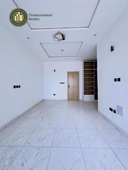 Newly Built Contemporary 4 Bedroom Terraced Duplex