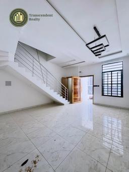 Newly Built Contemporary 3 Bedroom Terraced Duplex