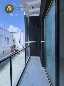 Newly Built Contemporary 3 Bedroom Terraced Duplex
