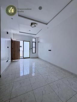 Newly Built Contemporary 3 Bedroom Terraced Duplex