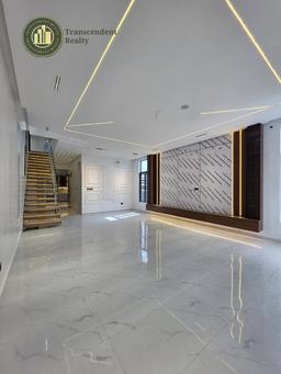Deluxe 5 Bedroom Fully Detached Duplex