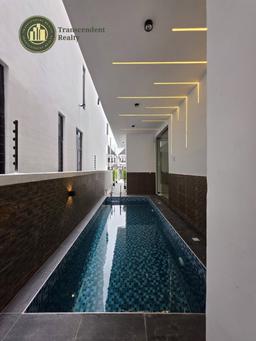 Deluxe 5 Bedroom Fully Detached Duplex