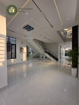 Deluxe 5 Bedroom Fully Detached Duplex