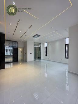 Deluxe 5 Bedroom Fully Detached Duplex