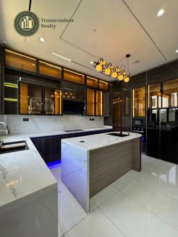 Deluxe 5 Bedroom Fully Detached Duplex