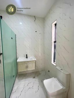 Newly Built Contemporary 4 Bedroom Terraced Triplex