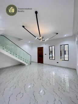 Newly Built Contemporary 4 Bedroom Terraced Triplex