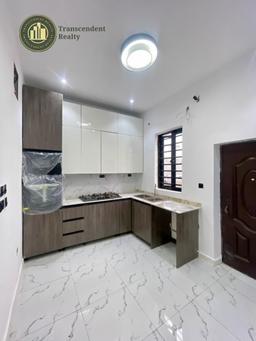 Newly Built Contemporary 4 Bedroom Terraced Triplex