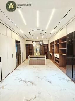 Deluxe 5 Bedroom Fully Detached Triplex