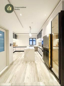 Deluxe 5 Bedroom Fully Detached Triplex