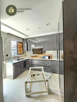 Contemporary 4 Bedroom Fully Detached Triplex