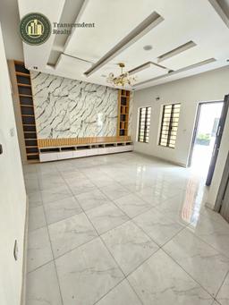 Exquisite 5 Bedroom Semi-detached Duplex