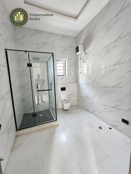 Newly Built Contemporary 5 Bedroom Fully Detached duplex