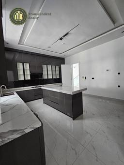 Newly Built Deluxe 5 Bedroom Fully Detached Triplex with a Swimming Pool