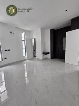 Newly Built Deluxe 5 Bedroom Fully Detached Triplex with a Swimming Pool
