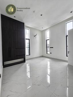 Newly Built Deluxe 5 Bedroom Fully Detached Triplex with a Swimming Pool